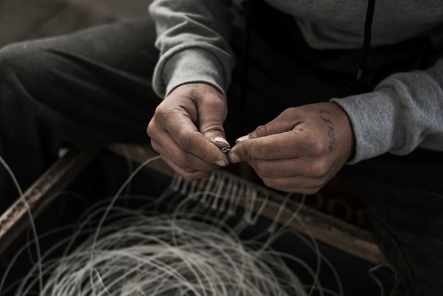 person holding needle, hands, fisherman, worker, work, fishing, people, fishery, fishermen, human hand