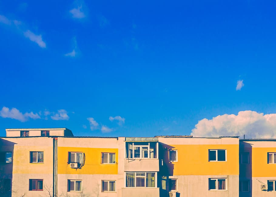 azul, céu, luz do sol, nuvens, edifícios, apartamentos, arquitetura, cidade, urbano, exterior do edifício