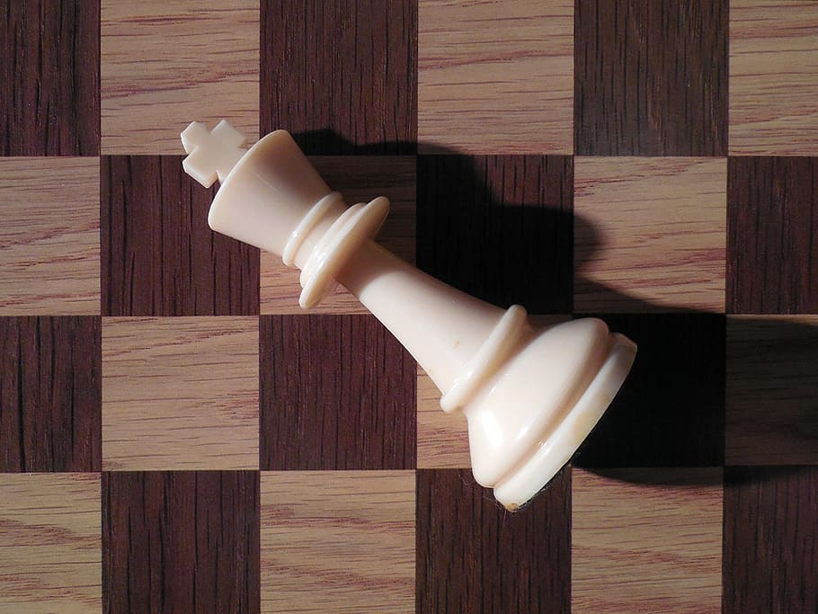 white, chess piece king, chess, play, board game, chess game, king, matt, checkmate, lost