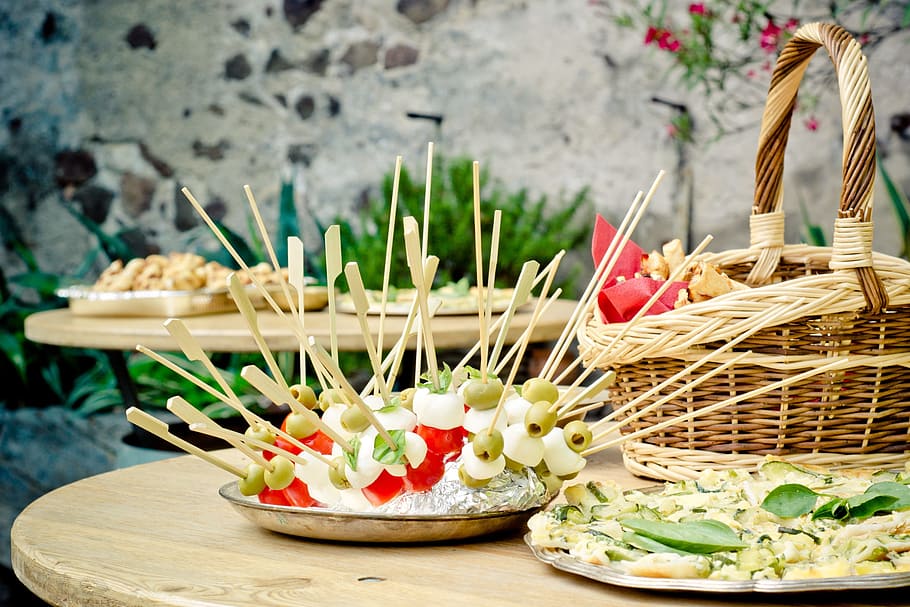 shallow, focus photography, desert, woven, basket, party, skewers, chunks, bar table, table