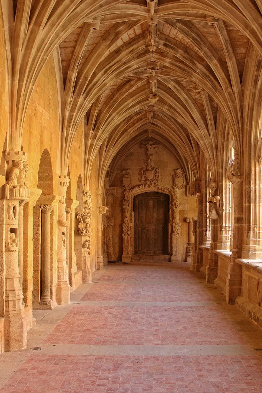 France, Dordogne, Périgord, cloister cadouin, church, sculpture, architecture, arch, architectural Column, famous Place