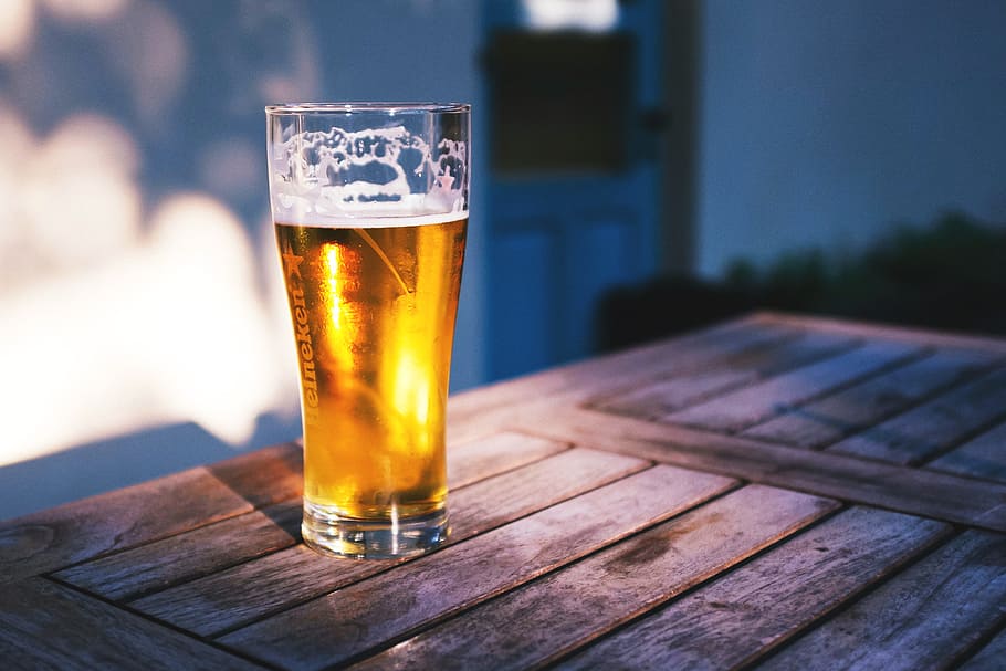 gelas, bir / lager, meja, Gelas bir, bir, makanan / minuman, alkohol, minuman, bir - Alkohol, gelas minum