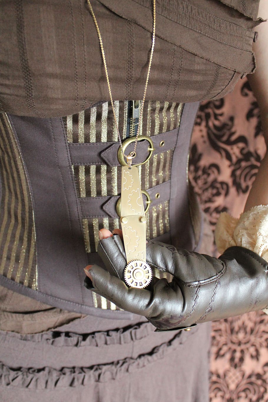 steampunk, jewellery, jewelry, corset, brown, fashion, model, glove, necklace, cog