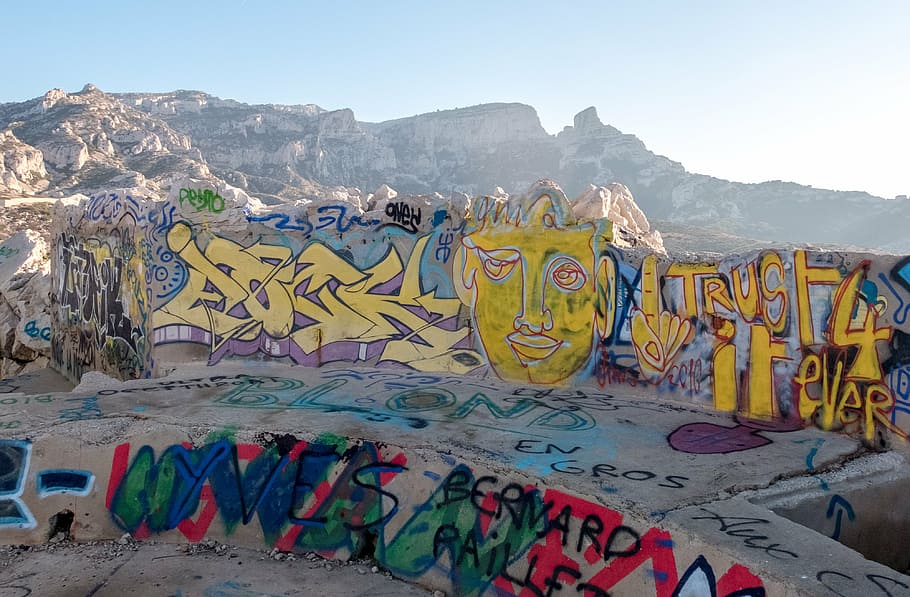 Marsella, búnker, calanque, graffiti, etiqueta, montaña, texto, multicolores, creatividad, cordillera