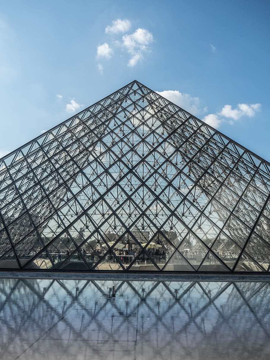 louvre, pyramide, street lamp, glass pyramid, museum, paris, architecture, sky, built structure, cloud - sky