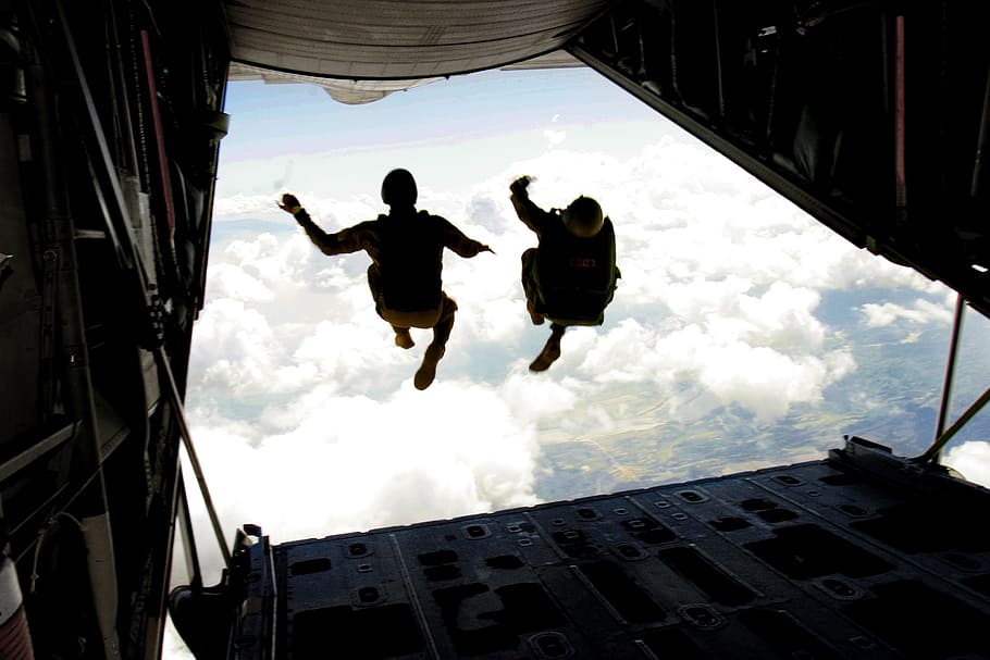 dua, orang, melompat, pesawat terbang, terjun payung, jatuh, militer, pelatihan, tinggi, orang-orang