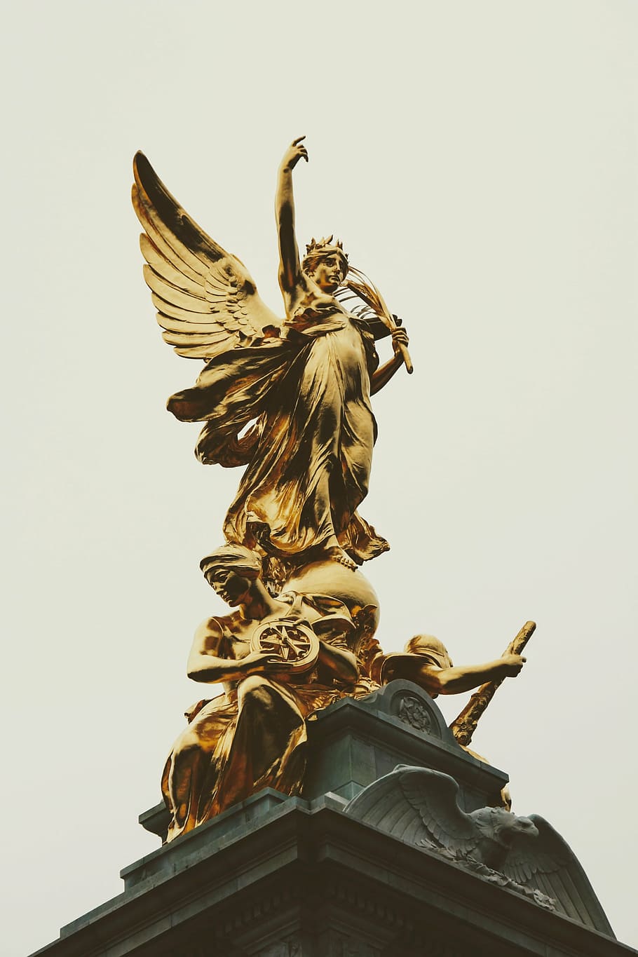 estátua de anjo de ouro, londres, palácio de buckingham, detalhes, reino unido, palácio, dourado, escultura, estátua, marco