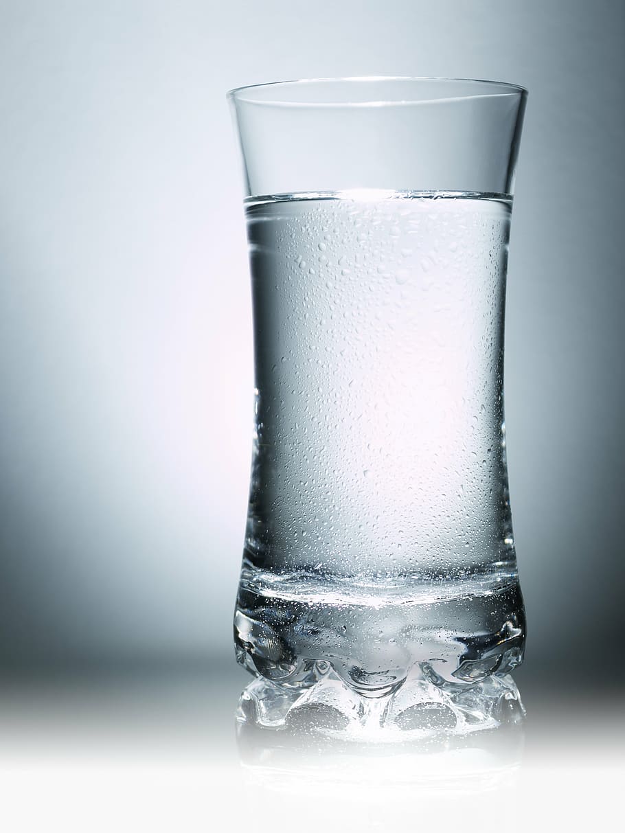 vidrio transparente de highball, vidrio, agua, goteo, reflejo, gertränk, refresco, comida y bebida, vaso para beber, enseres domésticos