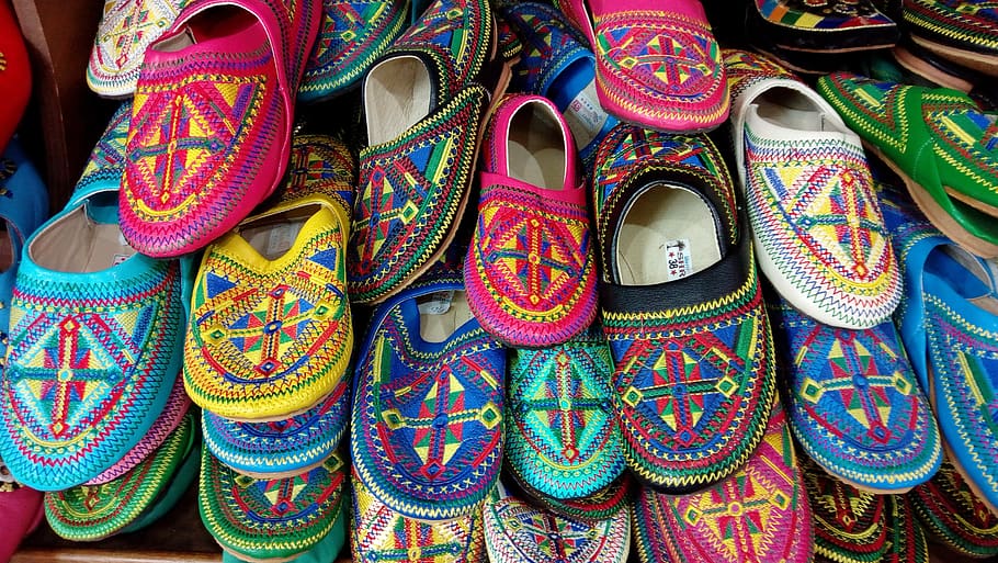 Maroko, babouche, berwarna multi, pola, pilihan, variasi, eceran, bingkai penuh, dijual, pasar