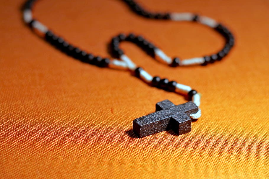 con cuentas, negro, collar de cadena, cruz, colgante, el rosario, oración, fe, cristianismo, religión