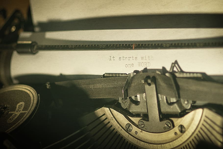 comienza, uno, palabra, mecanografiado, texto, clásico, letras, antiguo, máquina de escribir, vintage