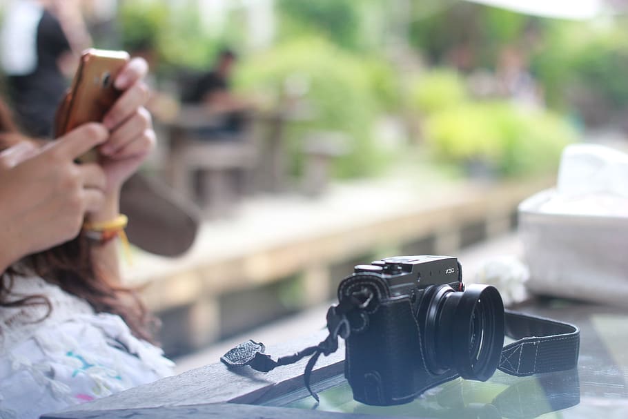 person, taking, black, bridge camera, tabletop, the camera, camera film, nature, lens graphics, garden