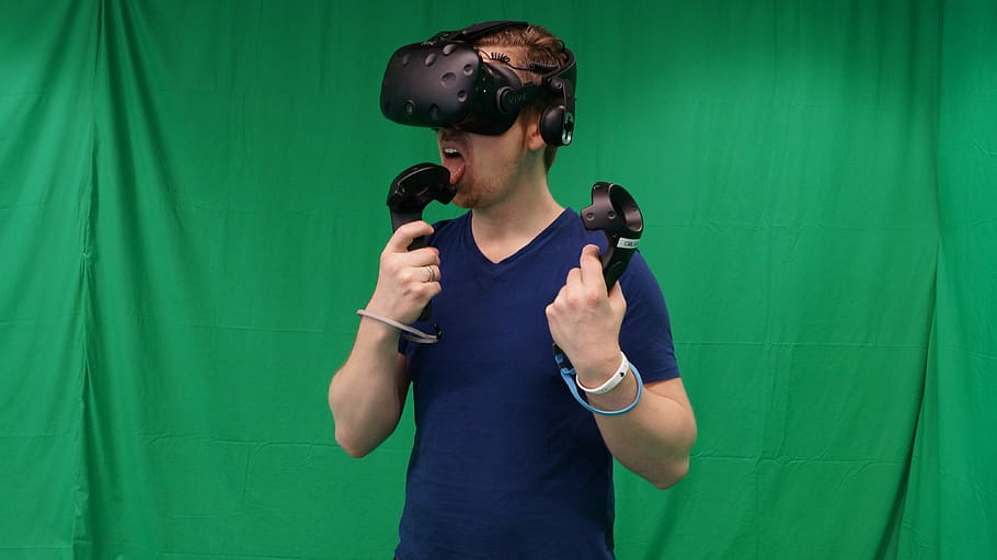 realidade virtual, homem, tecnologia, camisa azul, fone de ouvido, oculus, óculos de proteção, futurista, experiência, inovação
