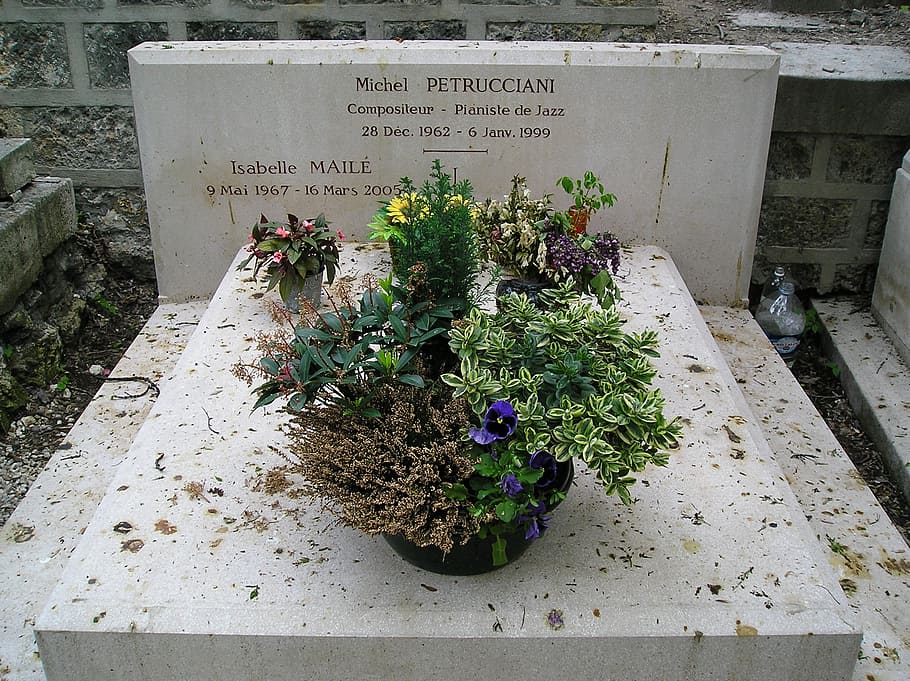 michel falls petrucciani, pianniste jazz, compositor e isabelle maile, su esposa, cementerio pere lachaise, parís, francia, michel antoine petrucciani, francés, nacimiento-muerte 1962-1999