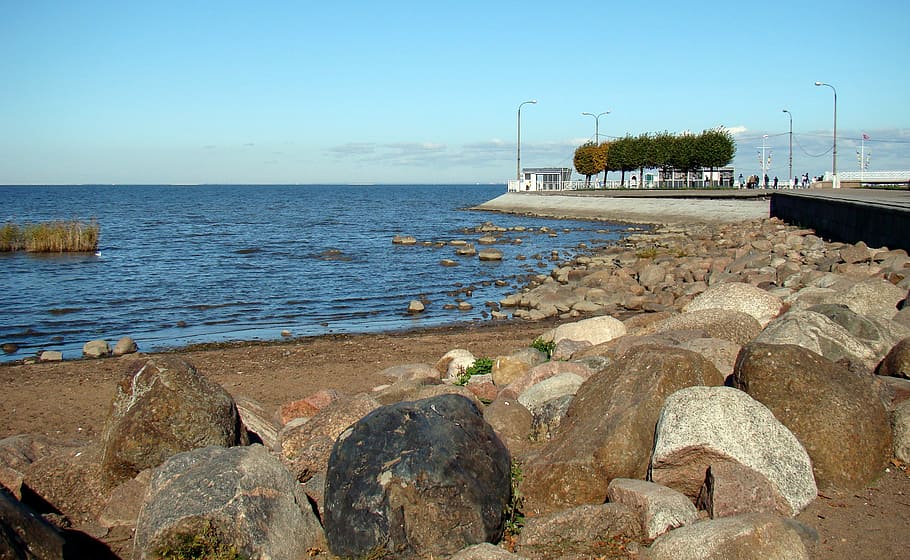Mar, Báltico, Golfo de Finlandia, Playa, otoño, Peterhof, puerto deportivo, piedras, cielo, azul