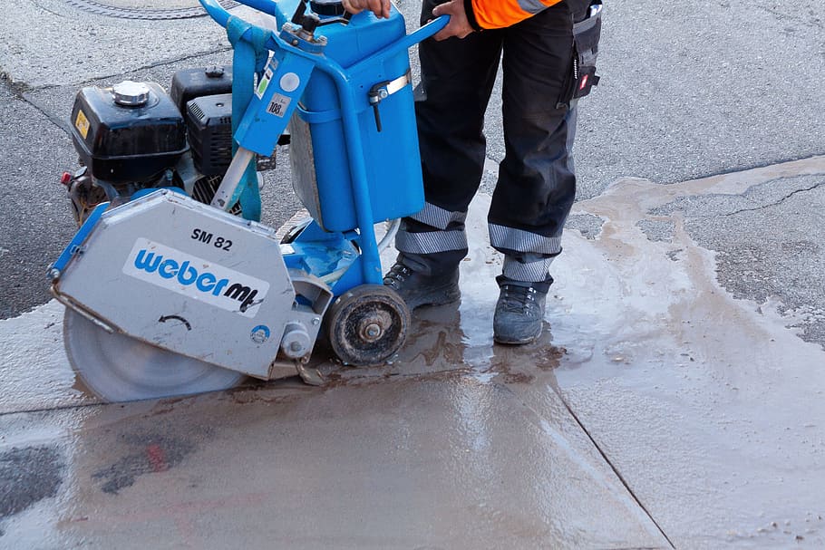 man, operating, blue, gray, weber sm 82, sm82, concrete, saw, blue and gray, concrete saw