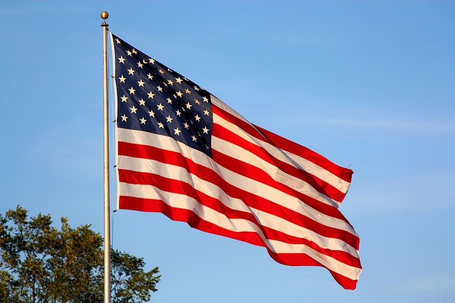 bendera usa, bendera amerika, bendera melambai, bintang dan garis-garis, bendera, patriotisme, langit, pandangan sudut rendah, bergaris, merah