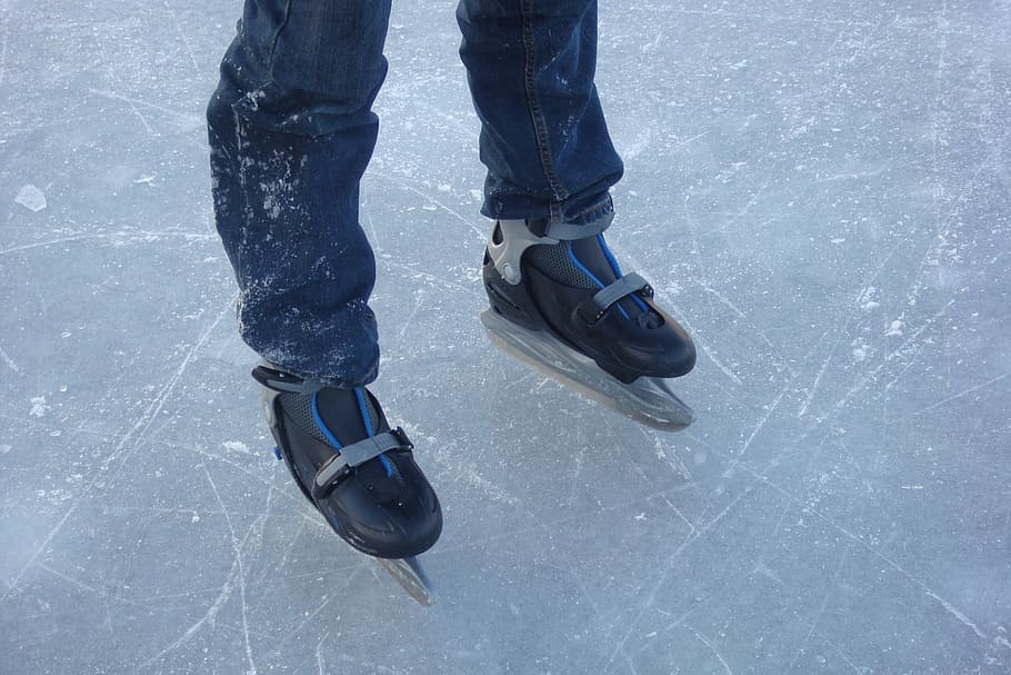 patinação no gelo, gelo natural, frio, liso, pés, jeans, inverno, seção baixa, esporte de inverno, neve