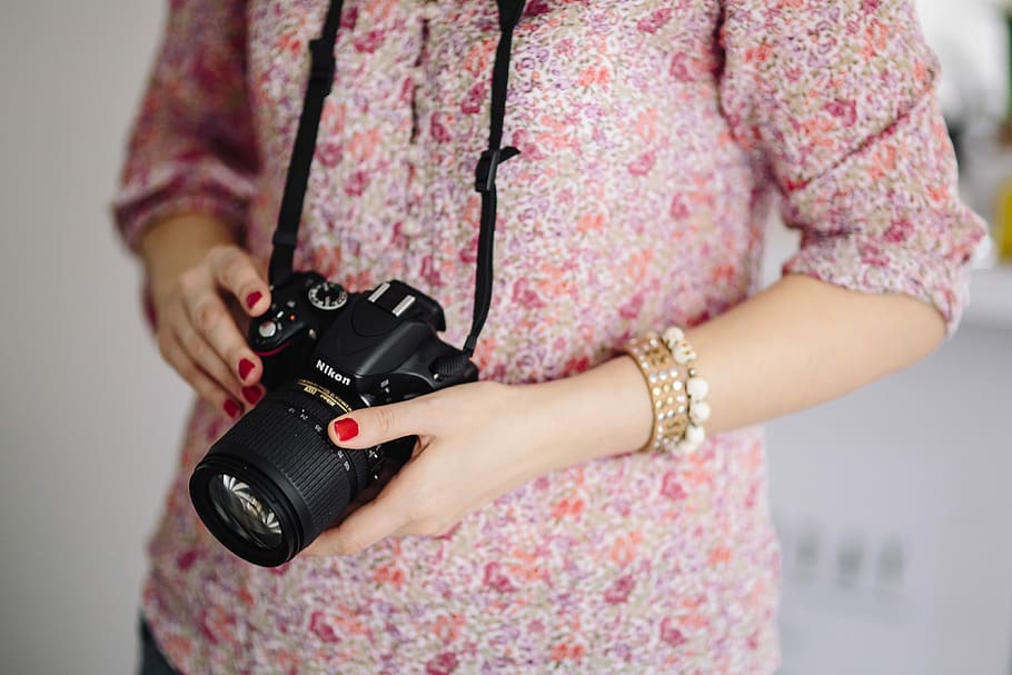 pink, camera, Woman, photography, photos, camera - Photographic Equipment, photographer, women, hobbies, people