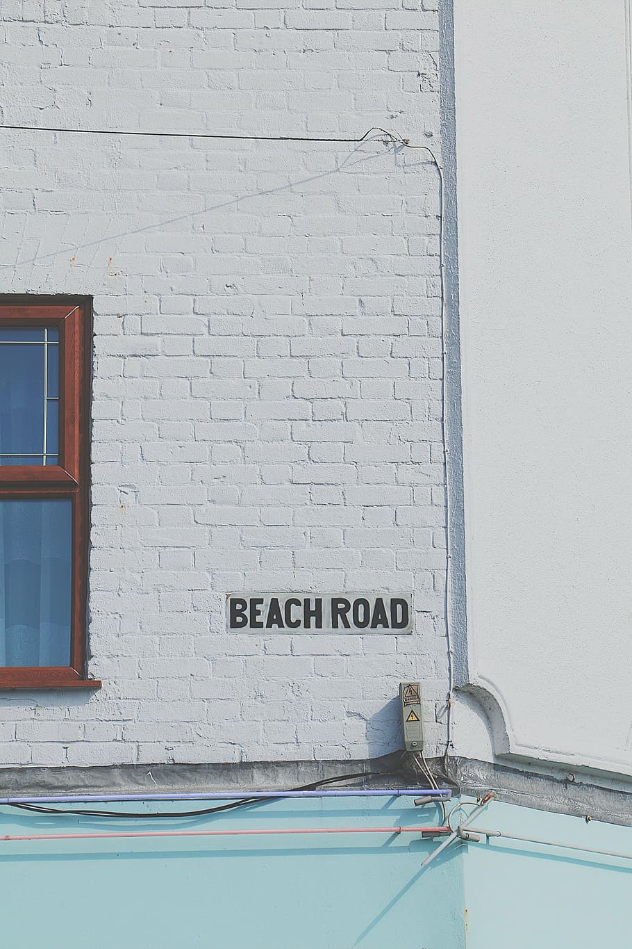 sinalização de parede de estrada de praia, arquitetura, construção, estrutura, parede, janela, elétrica, fiação, telhado, texto