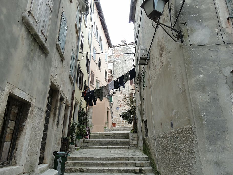 croatia, istria, rovinje, old town, laundry, clothes line, gradually, architecture, building exterior, built structure