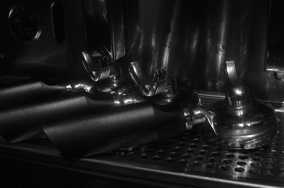 Foto en escala de grises, piezas de espresso, espresso, máquina, bistro, café, café exprés, taza, bebidas, tienda