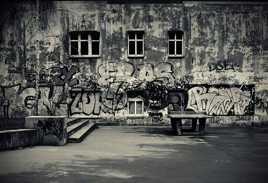 grayscale photo, building, paintings, berlin, graffiti, field, city, urbex, architecture, wall