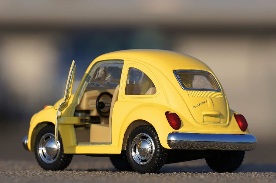 amarelo, besouro volkswagen fundido, brinquedo, carro, miniatura, volkswagen, bug, terra veículo, transporte, modo de transporte