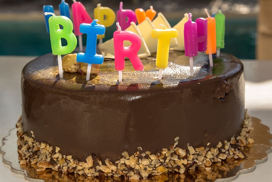 갈색, 착빙 생일 케이크, 여러 가지 빛깔의, 양초, 케이크, 생일, 디저트, 행복, 화려한, 생일 케이크