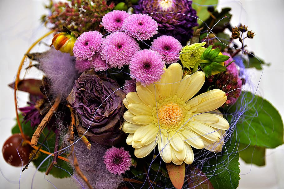 yellow, daisy, pink, mums centerpiece, flowers, bouquet of flowers, colorful, bouquet, cut flowers, close