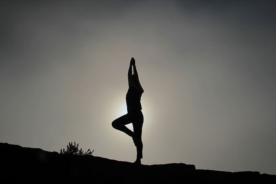 persona, silueta, montaña, foto, en pie, Taichee, yoga, aptitud, estiramiento, ejercicio