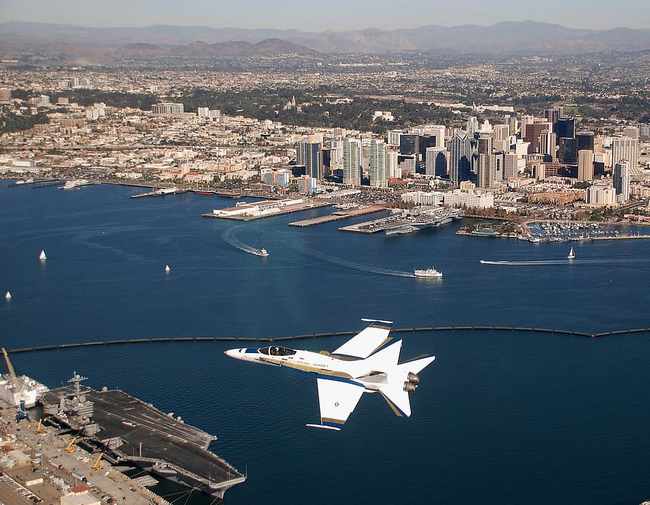 San Diego, California, F-18, avión, bahía, ciudad, paisaje urbano, foto, pasar por alto, dominio público