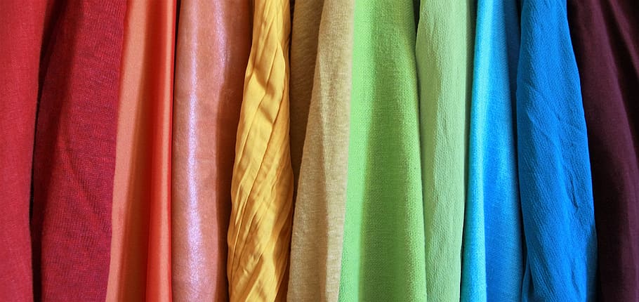lote textil de colores variados, de cerca, foto, amarillo, azul, naranja, textil, arcoíris, diferentes telas, colorido