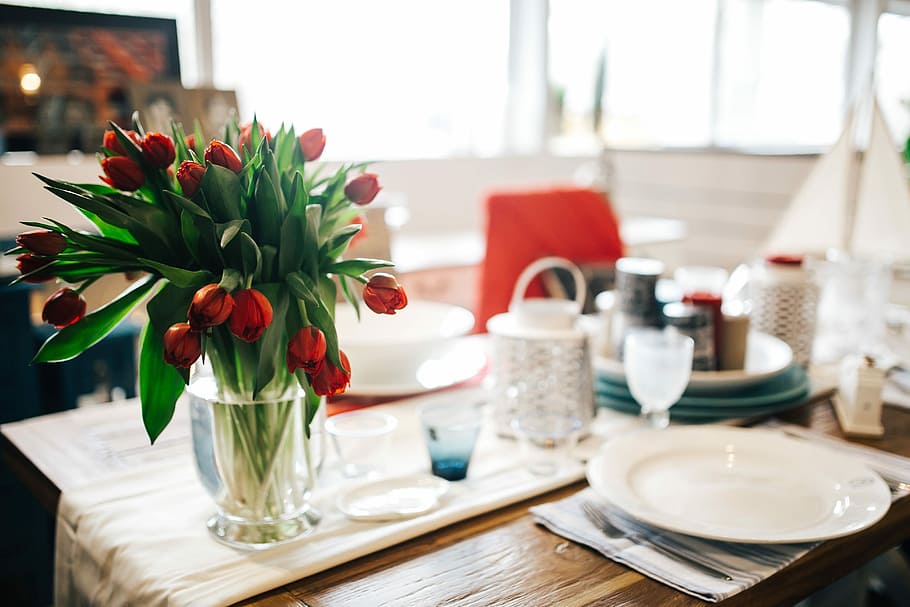 dekorasi meja, merah, bunga, meja, dekorasi, makan siang, makan malam, gelas, lilin, piring