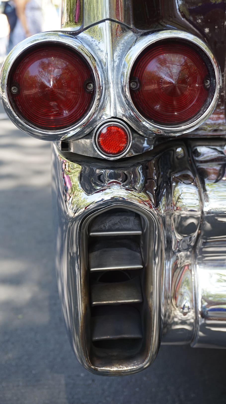 chrome, taillights, exhaust, stop lamp, brake light, oldtimer, classic, scream face, close-up, red