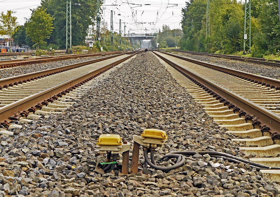 railway, main line, route connection, track crossing, bridge, gravel, track connections, concrete sleepers, level crossing, catenary