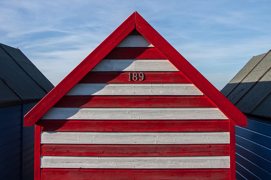 rojo, cabaña de playa con rayas blancas, se encuentra, Kent Coast, sur, Inglaterra, blanco, rayado, cabaña de playa, Kent