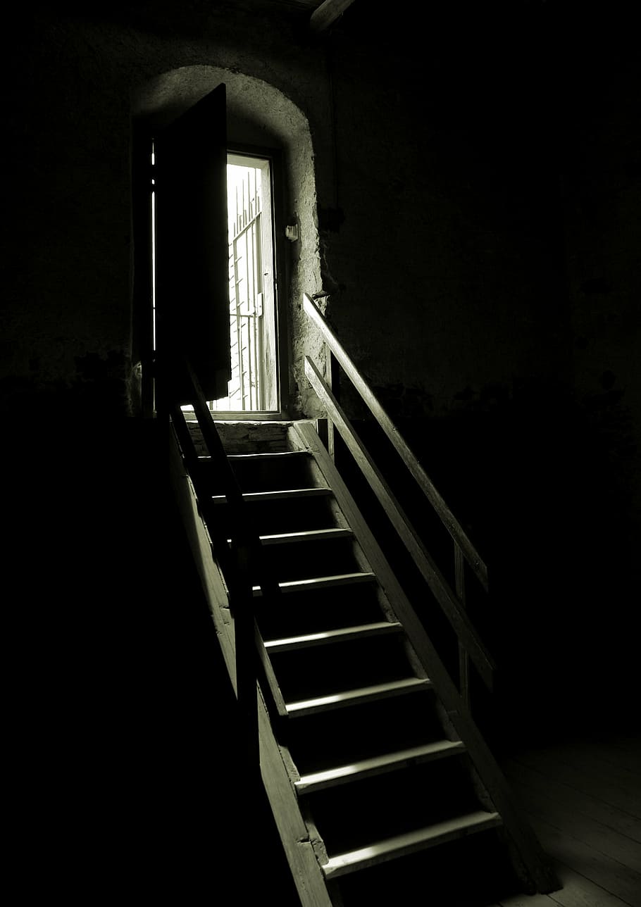 rel step coklat, penjara bawah tanah, kiri, gelap, ketakutan, tua, kastil, naik, fobia, mistis