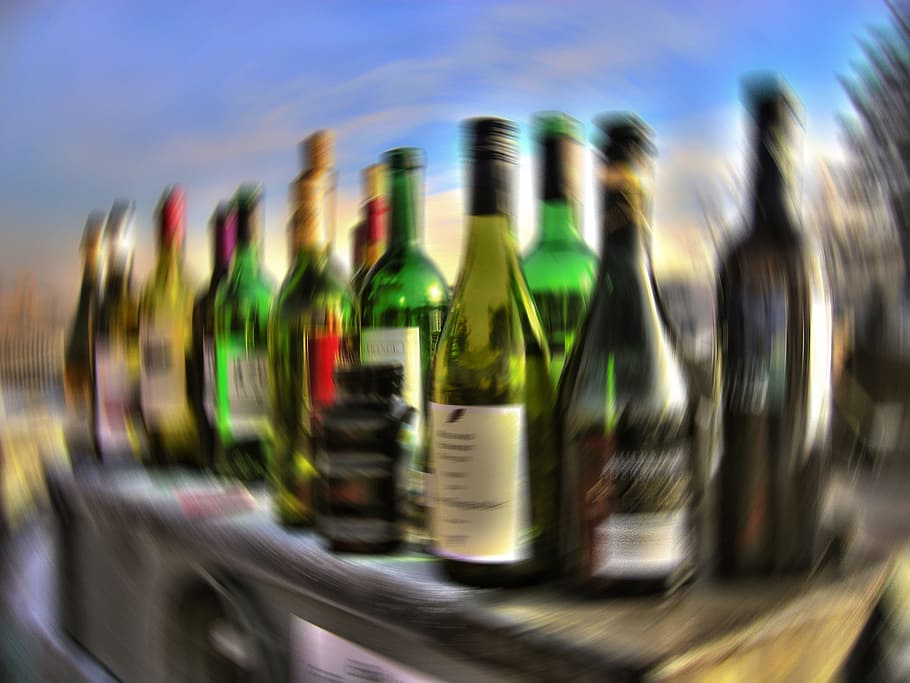 여러 라벨이 붙은 병 많은, 알코올, 음료, 알콜 리무스, 병, 유리, 컨테이너, 유리 용기, 적포도주, 와인