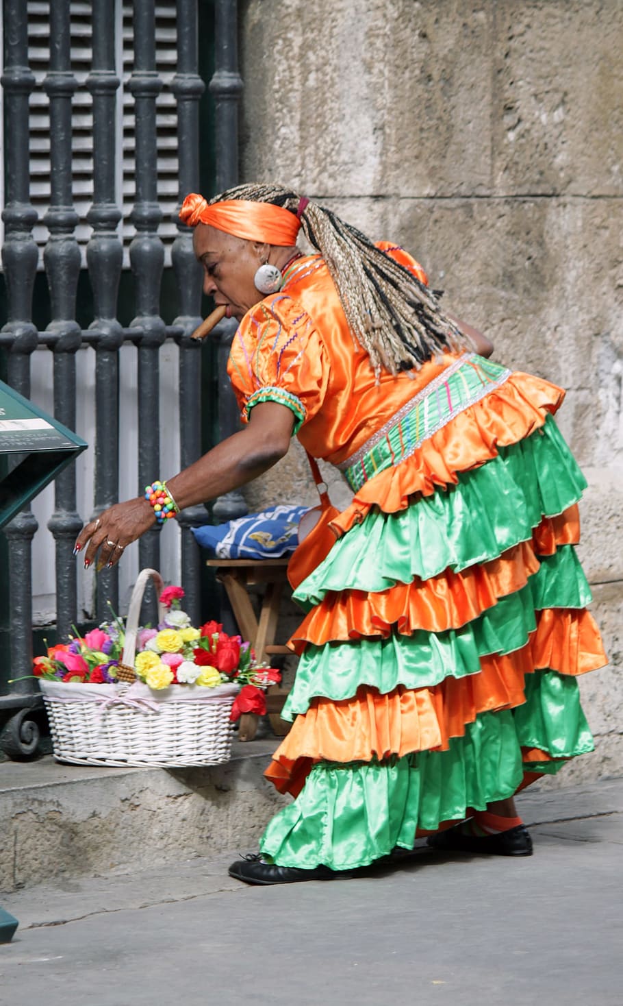 hold, white, basket, flowers, Cuba, Woman, Cigar, Eve, Character, cuban