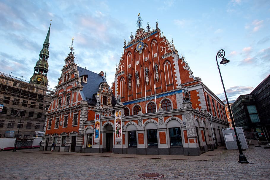 riga, the house of the blackheads, town hall square, architecture, evening, old town, building exterior, built structure, building, city