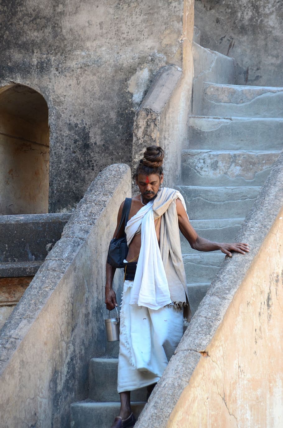 hombre, caminar, hormigón, escaleras, india, sadhu, santo, personas, culturas, hombres