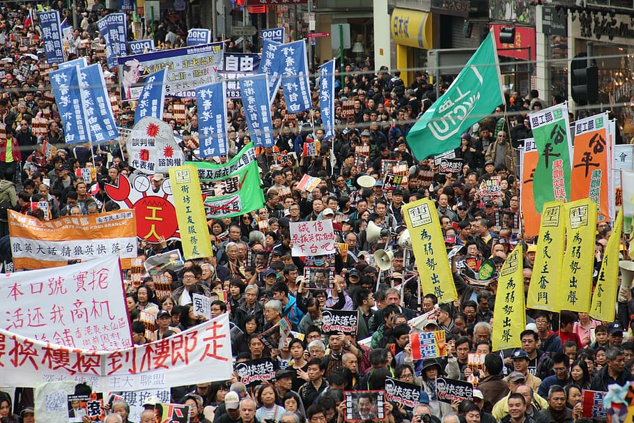 orang-orang, memegang, bendera, siang hari, hong kong, china, pawai tahun baru, spanduk, kerumunan, padat