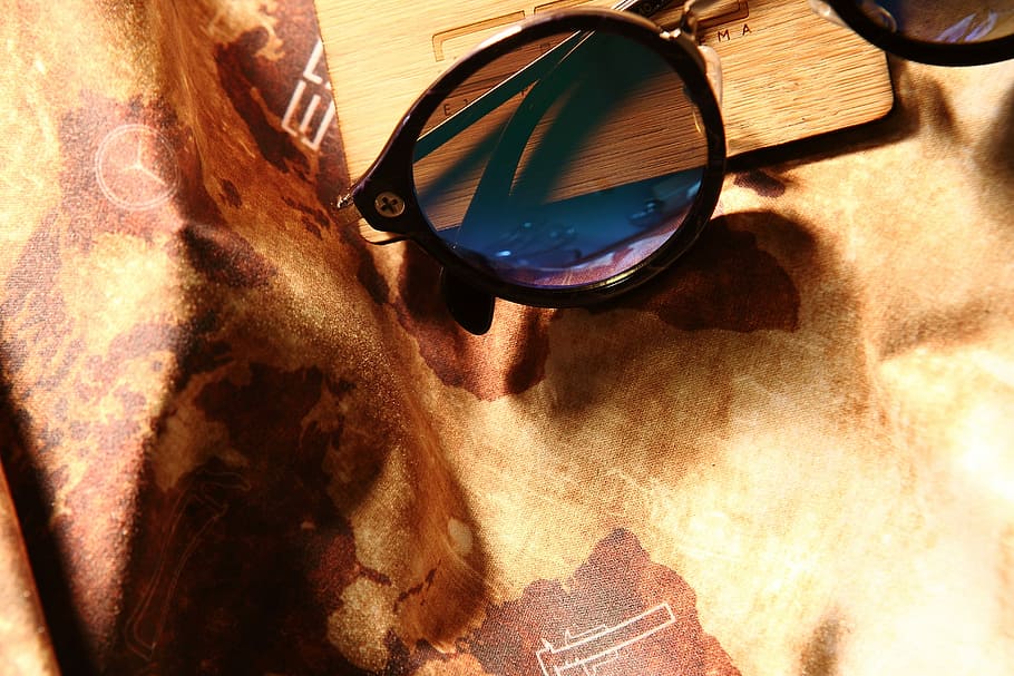 Glasses, Sunglasses, Plank, business cards, glasses cloth, map of the world, vernier caliper, reflection, eyesight, human eye