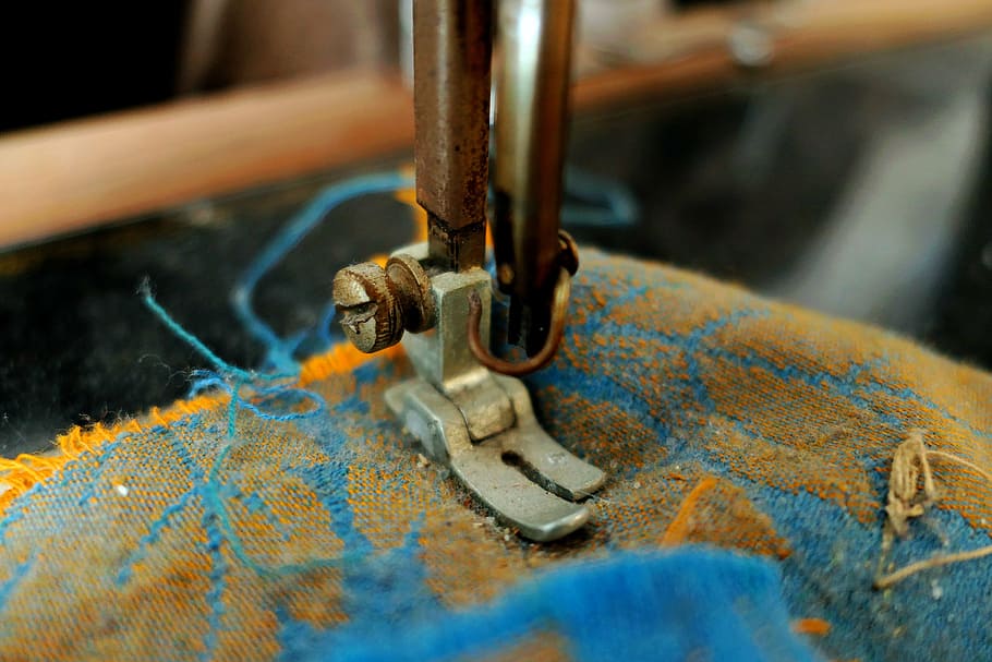 seletiva, foto de foco, máquina de costura, máquina de costura antiga, historicamente, costurar, artesanato, mão de obra, bobina, têxtil
