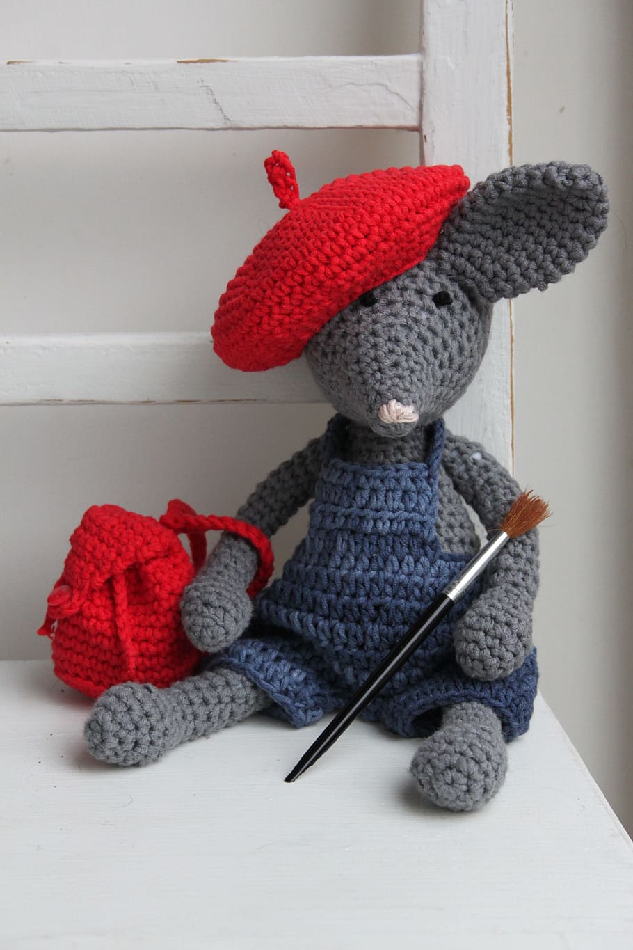 gray, red, mouse amigurumi doll, pablo mouse, pablo picasso, hooks mouse, crochet pattern mouse, grey, dungarees, backpack