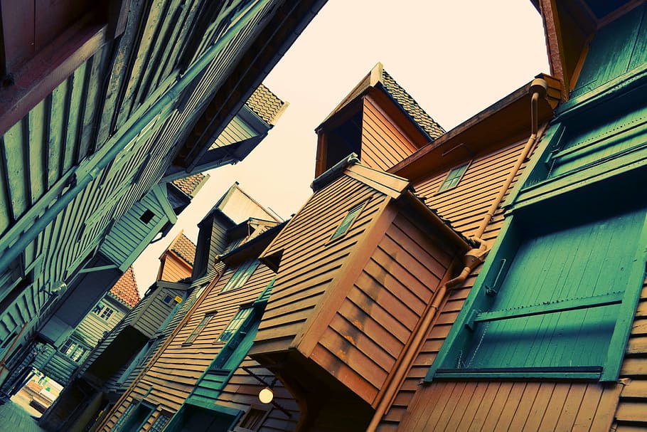 green, brown, concrete, buildings, close, wooden, storey, house, siding, windows