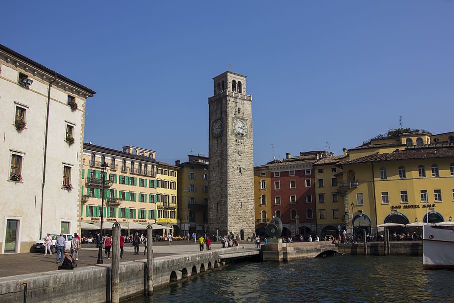 Italia, Riva, Garda, casas fachadas, vacaciones, panorama, junto al lago, arquitectura, estructura construida, exterior del edificio