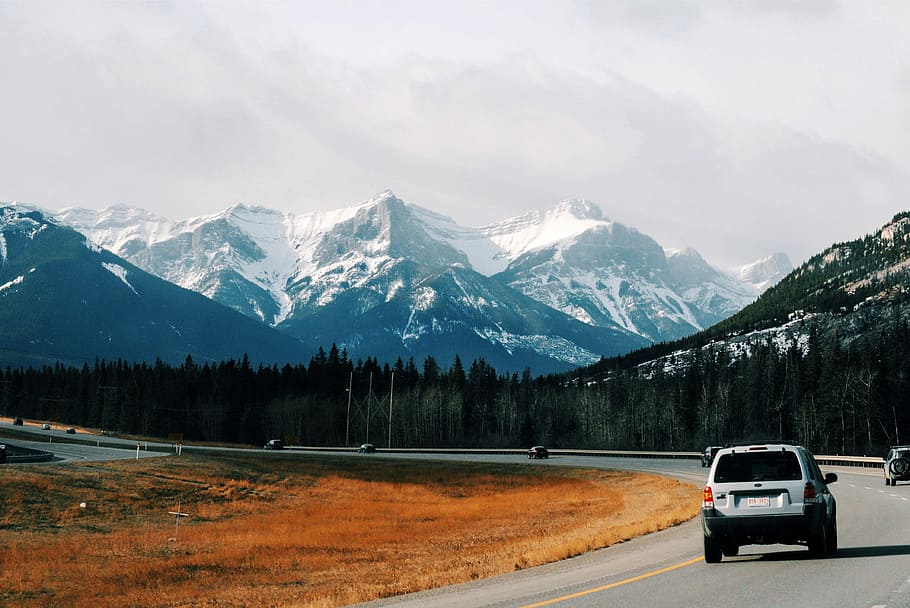 conducción, carretera, montañas, banff, nacional, parque, en la carretera, Parque Nacional Banff, Alberta, Canadá