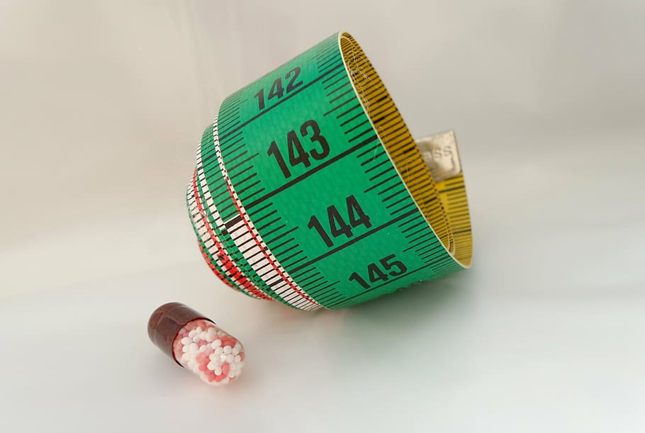 cinta métrica verde, regla, medicina, dieta, centímetro, cuidado de la salud, salud, medida, medición, píldora